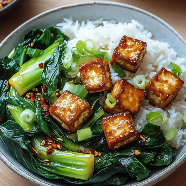 Gebratener Pak Choi mit knusprigem Tofu und Reis